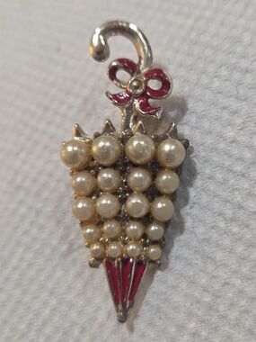 Red Enamel Faux Pearl Parasol Umbrella Vintage Jewelry Pin Brooch 50s 60s